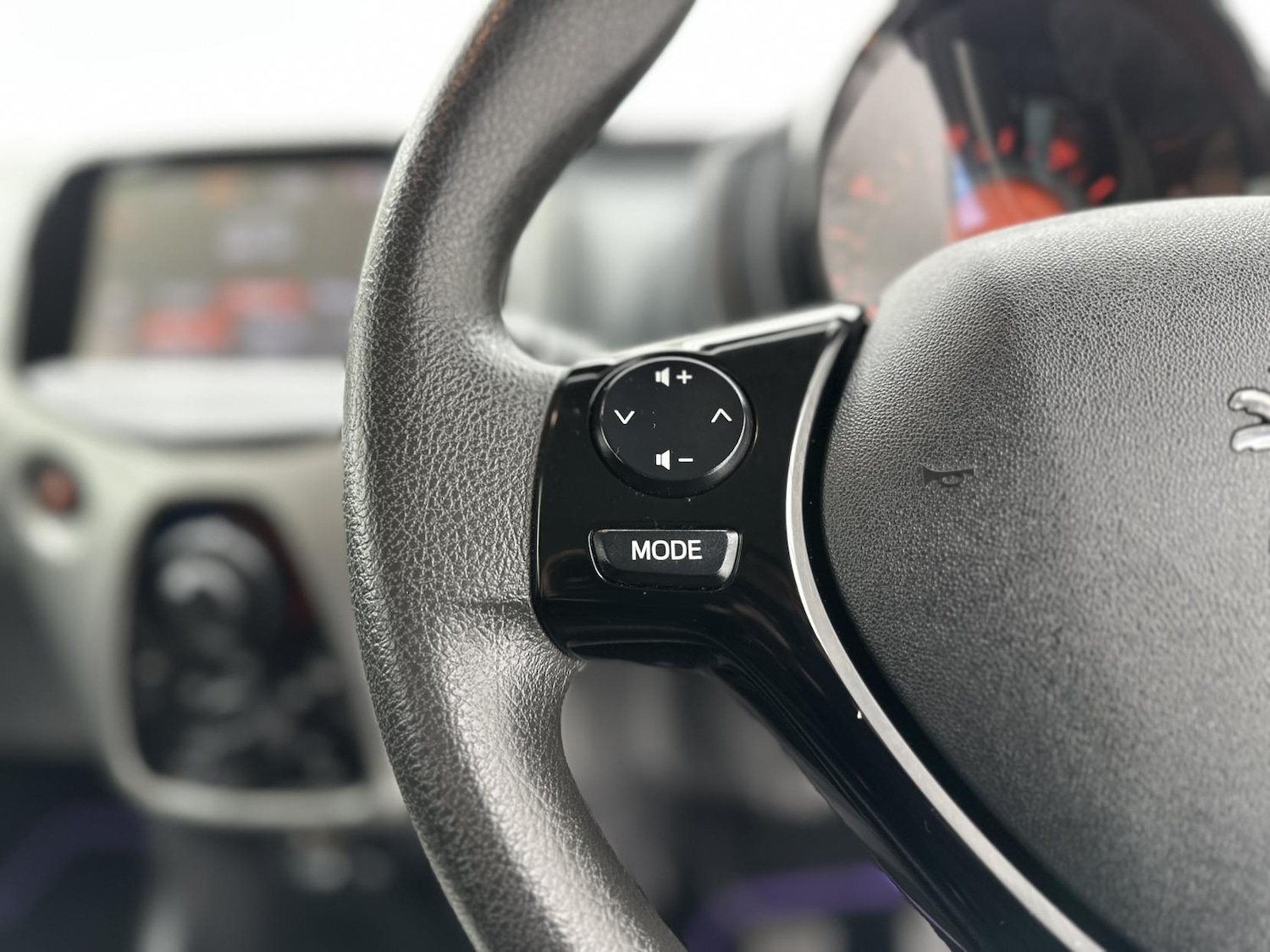 Used Peugeot 108 2016 for sale - 76951958: Photo 25