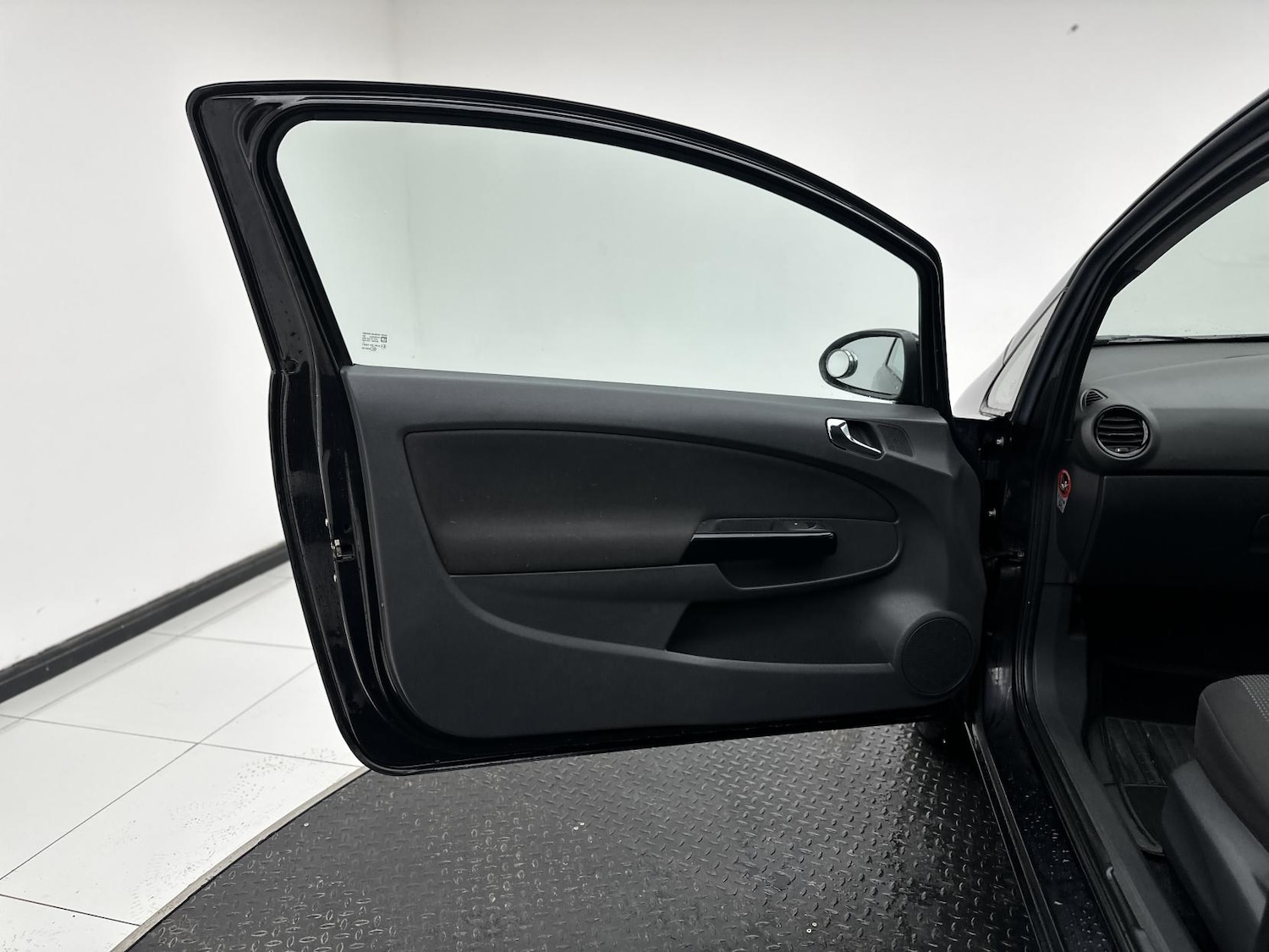 Used Vauxhall Corsa 2011 for sale - 76590085: Photo 27