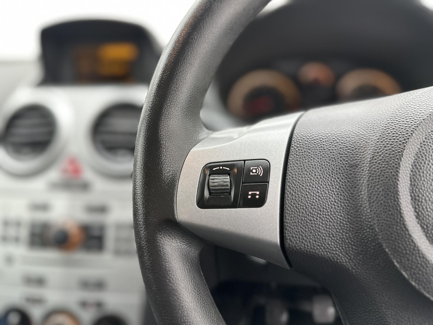 Used Vauxhall Corsa 2011 for sale - 76590085: Photo 29