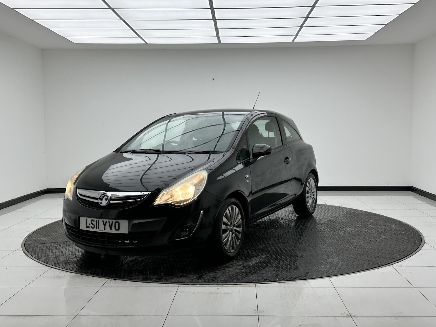 Used Vauxhall Corsa 2011 for sale - 76590085: Photo 3