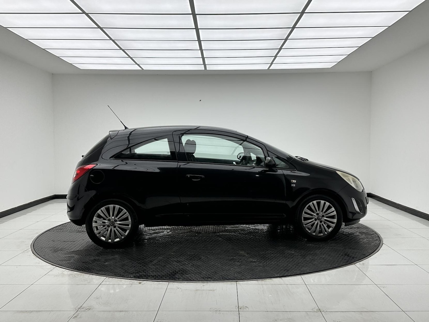 Used Vauxhall Corsa 2011 for sale - 76590085: Photo 9