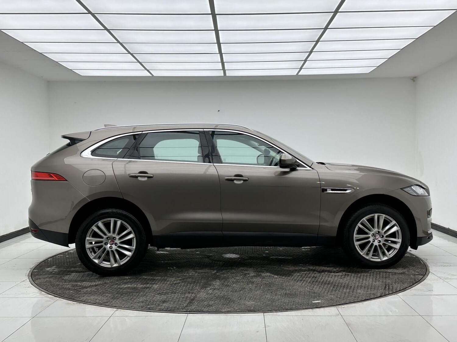 Used Jaguar F-Pace 2017 for sale - 77453773: Photo 12