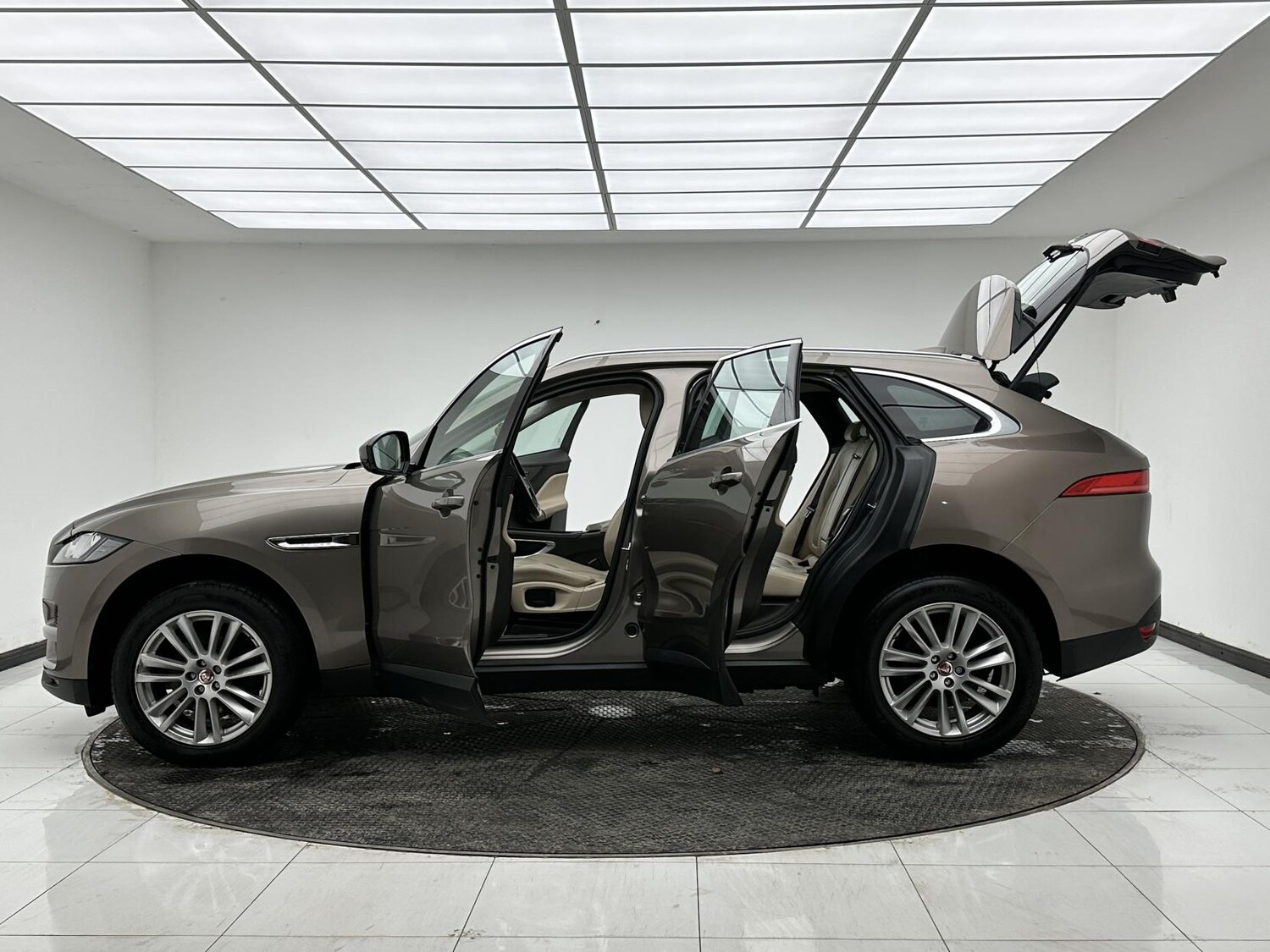 Used Jaguar F-Pace 2017 for sale - 77453773: Photo 15