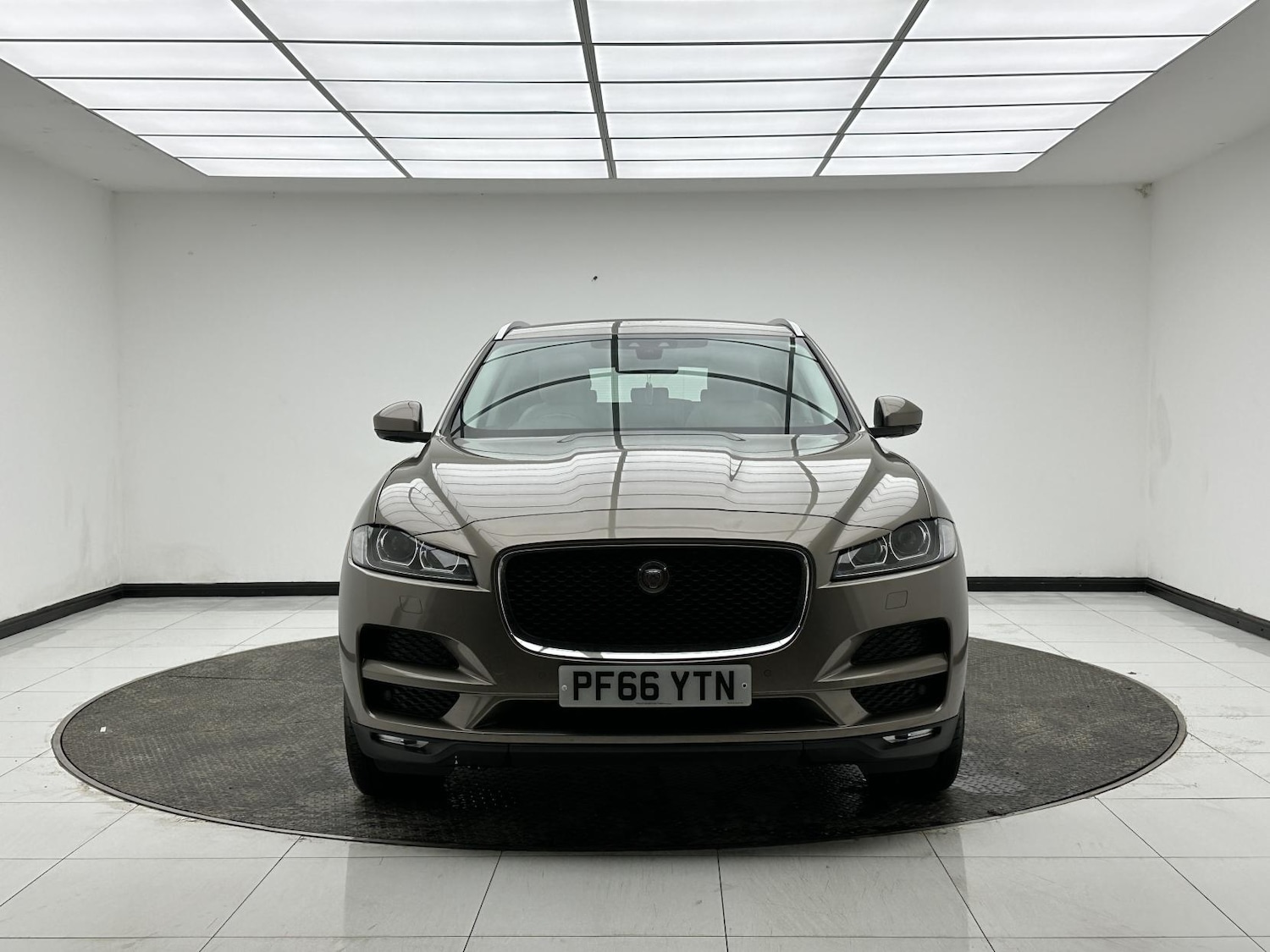 Used Jaguar F-Pace 2017 for sale - 77453773: Photo 2