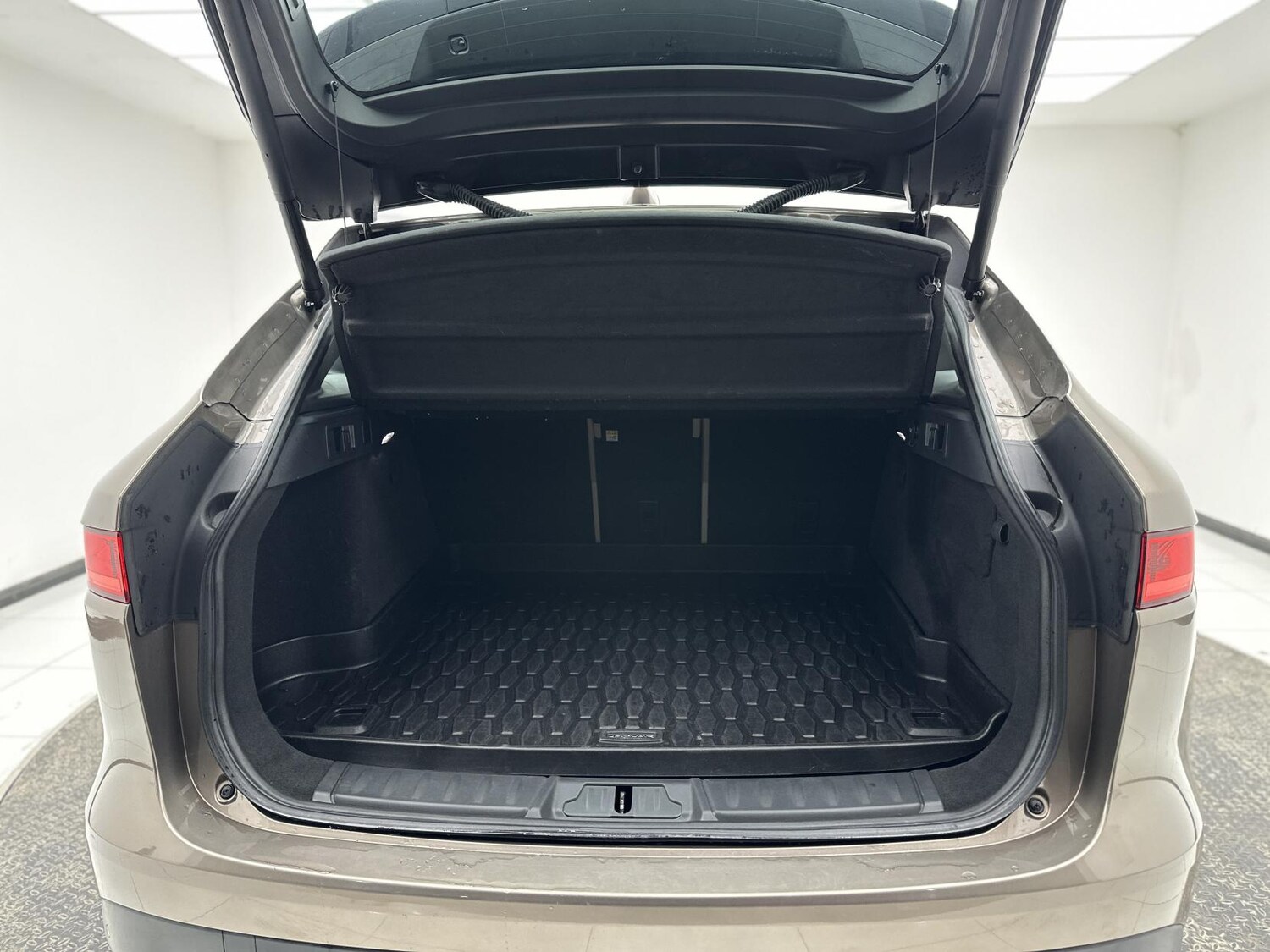 Used Jaguar F-Pace 2017 for sale - 77453773: Photo 26