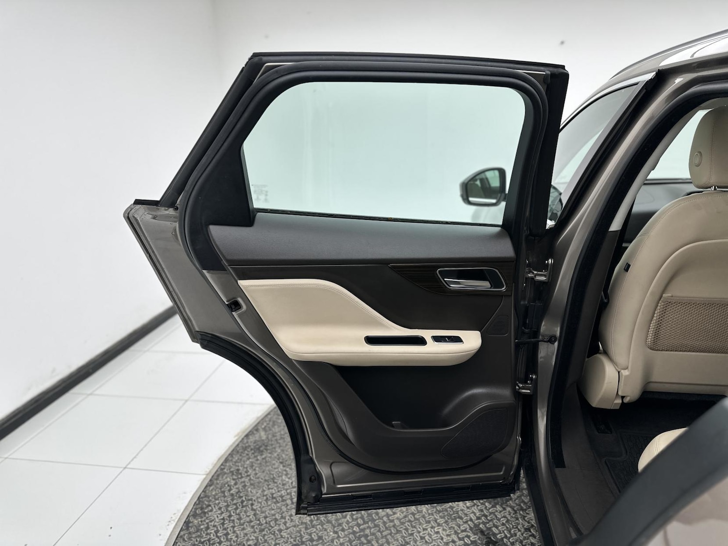 Used Jaguar F-Pace 2017 for sale - 77453773: Photo 31