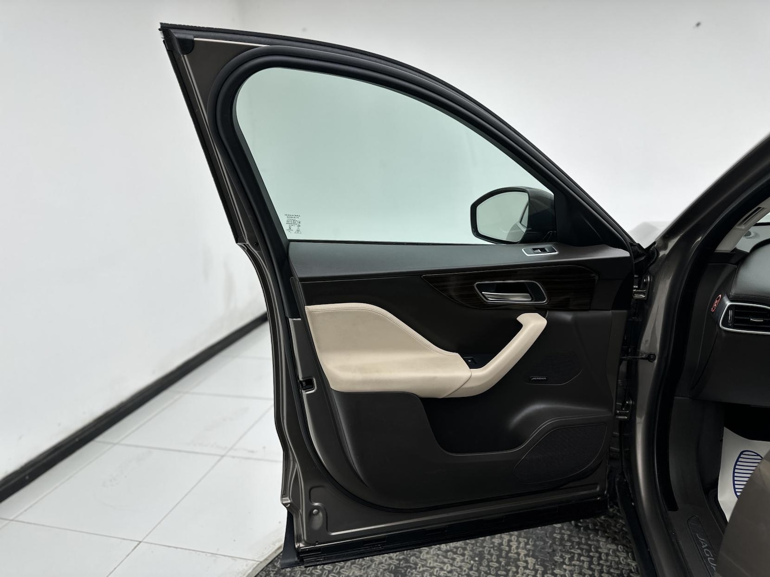 Used Jaguar F-Pace 2017 for sale - 77453773: Photo 36