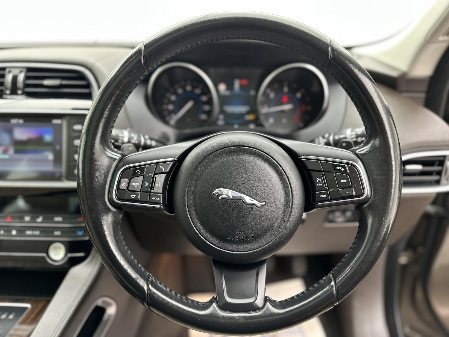 Used Jaguar F-Pace 2017 for sale - 77453773: Photo 43