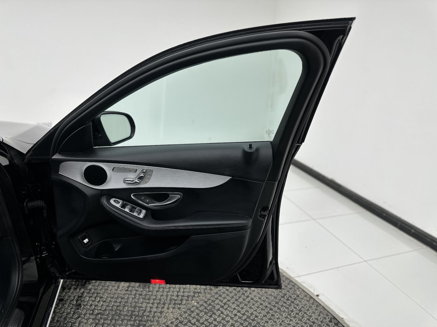 Used Mercedes-Benz C Class 2017 for sale - 78081698: Photo 19