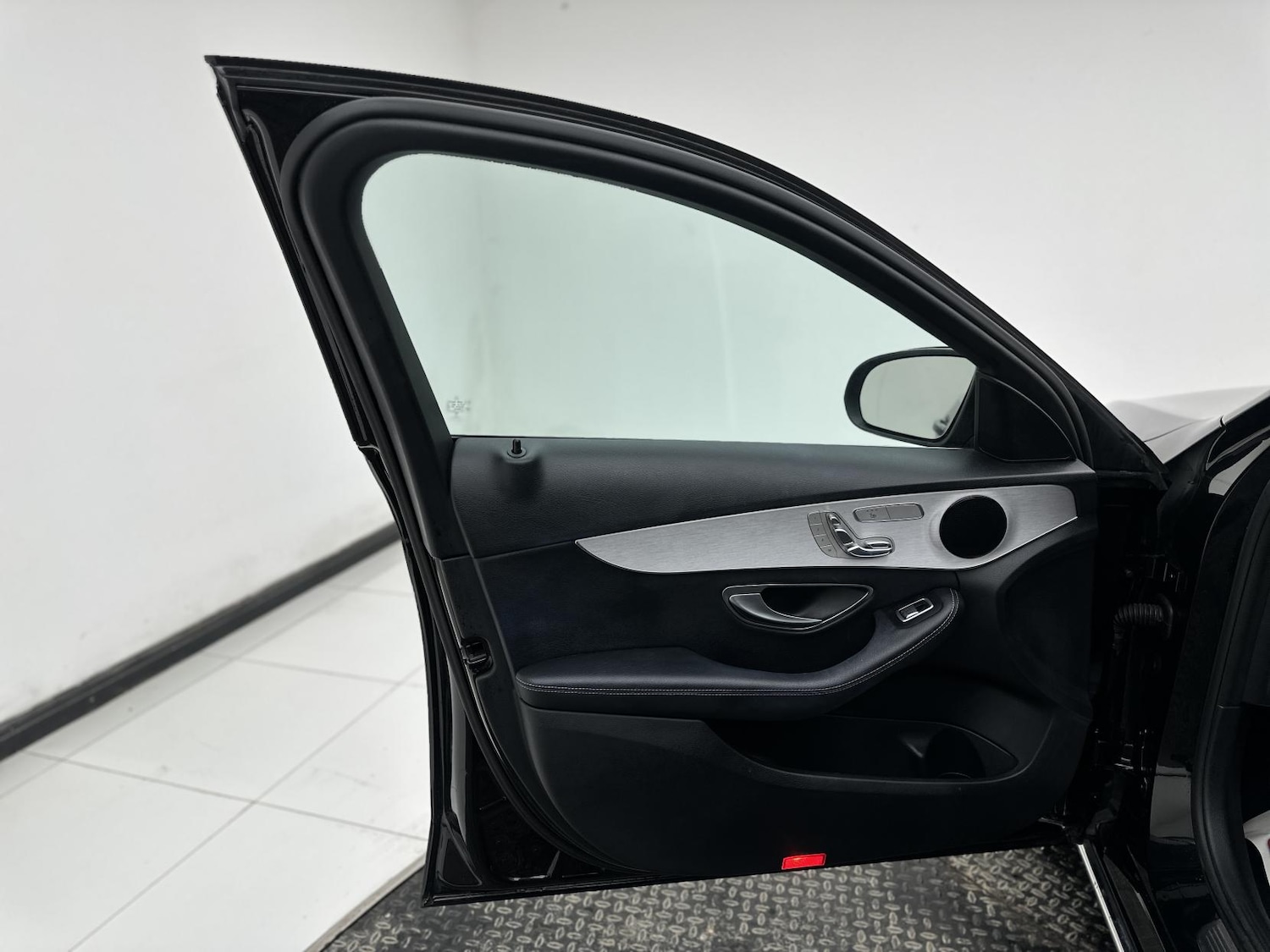 Used Mercedes-Benz C Class 2017 for sale - 78081698: Photo 31