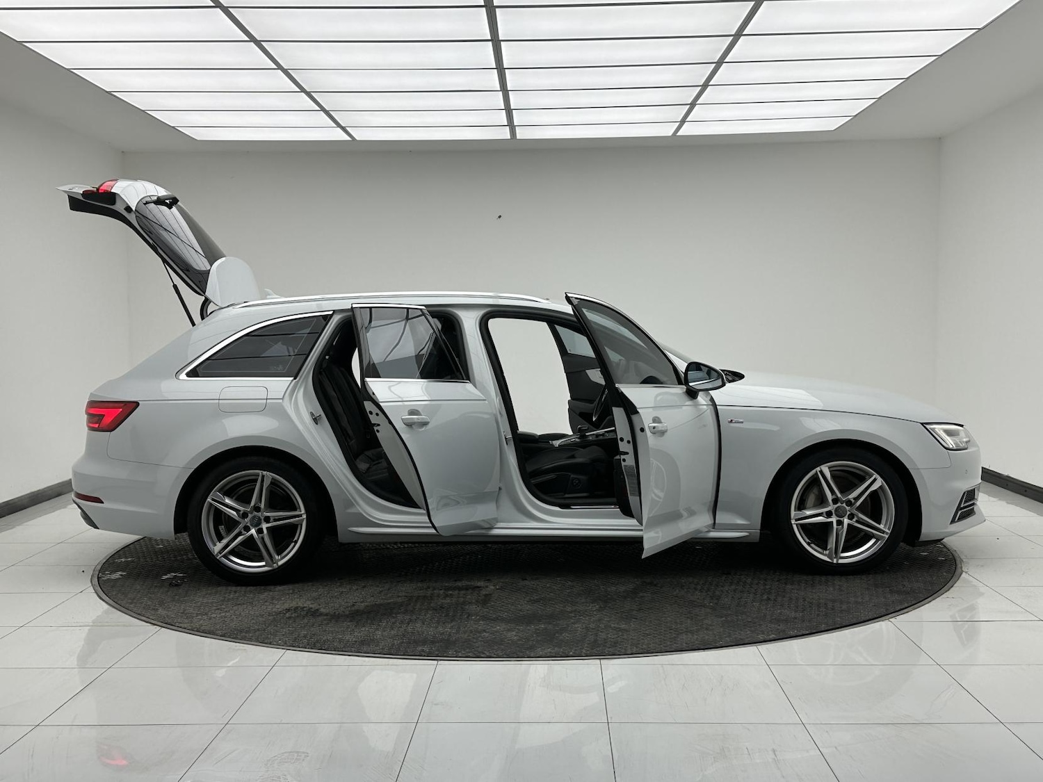 Used Audi A4 2017 for sale - 76933413: Photo 13