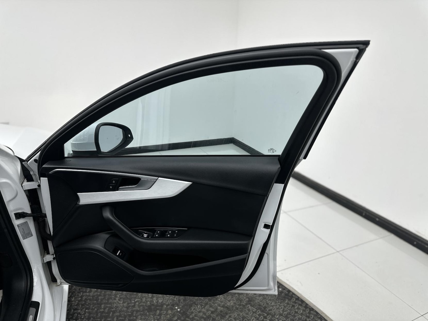 Used Audi A4 2017 for sale - 76933413: Photo 18