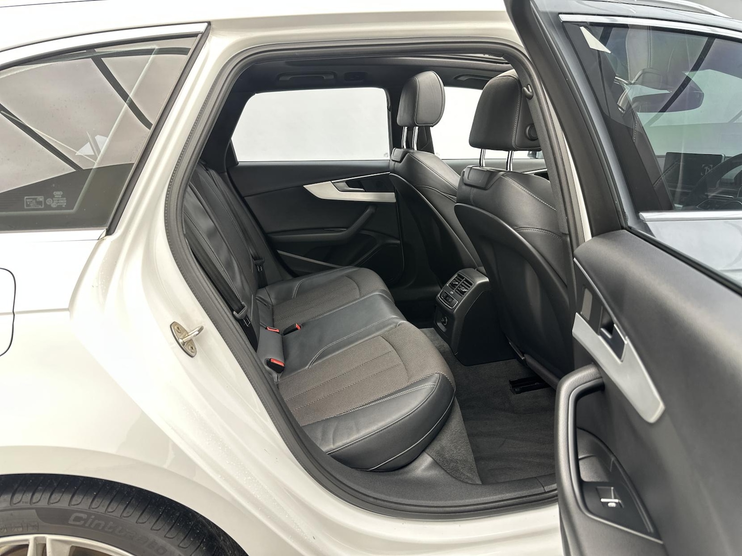 Used Audi A4 2017 for sale - 76933413: Photo 25