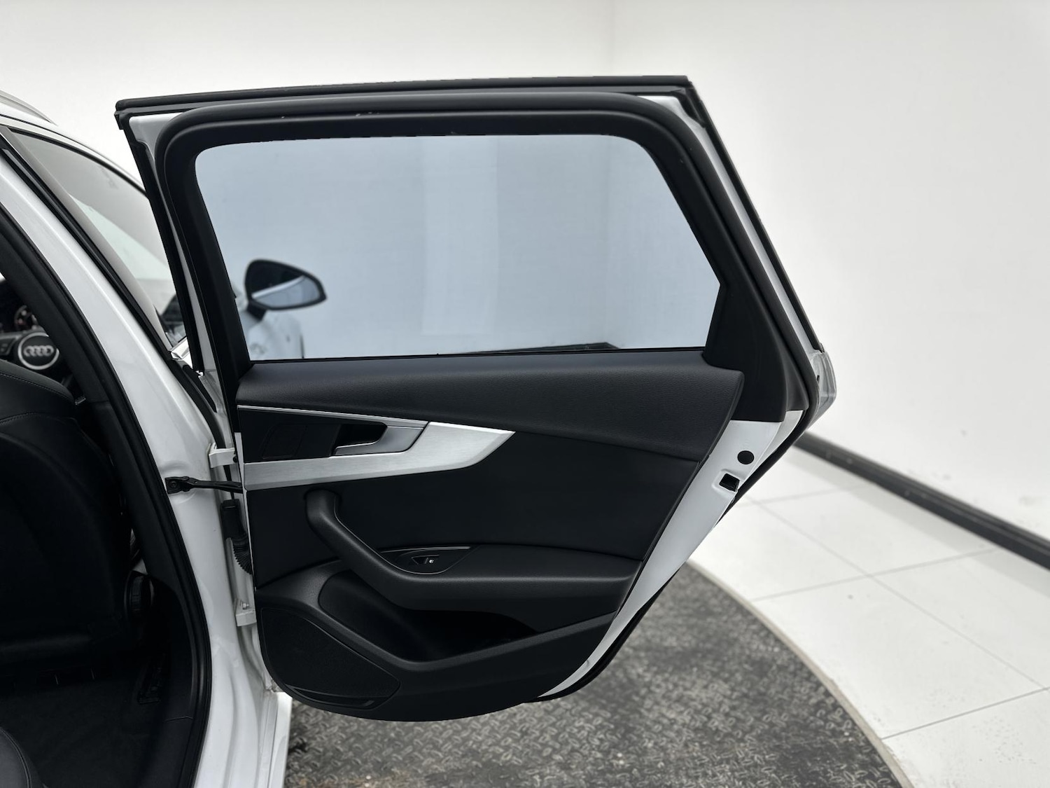 Used Audi A4 2017 for sale - 76933413: Photo 26