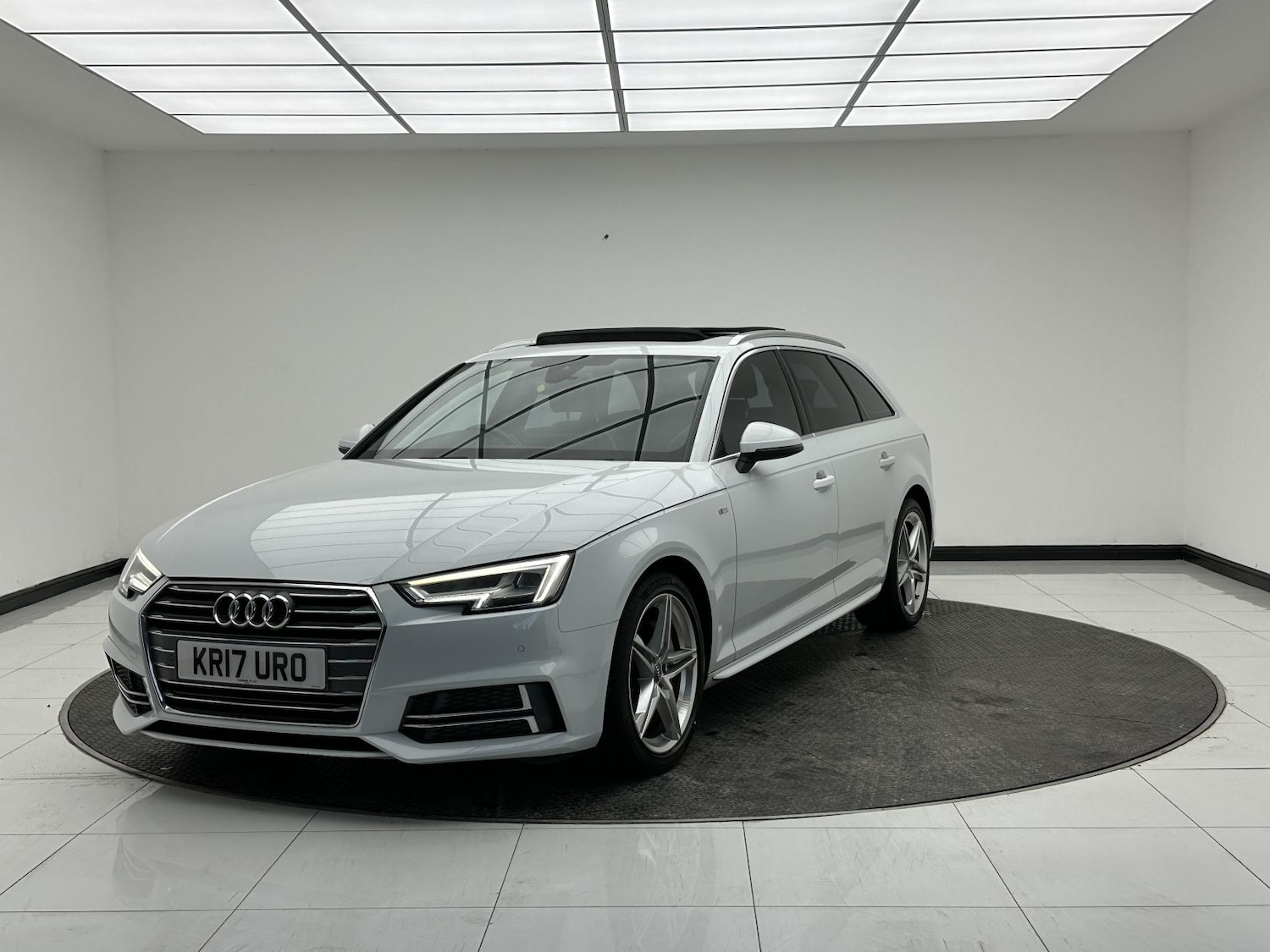 Used Audi A4 2017 for sale - 76933413: Photo 3