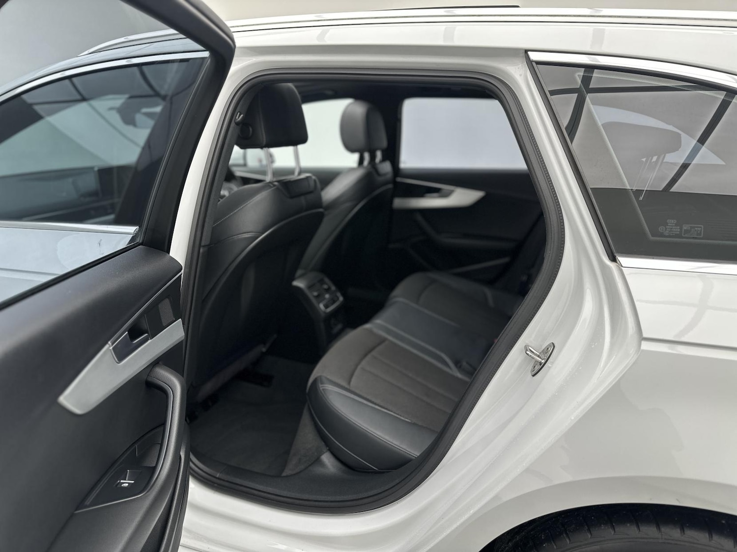 Used Audi A4 2017 for sale - 76933413: Photo 33