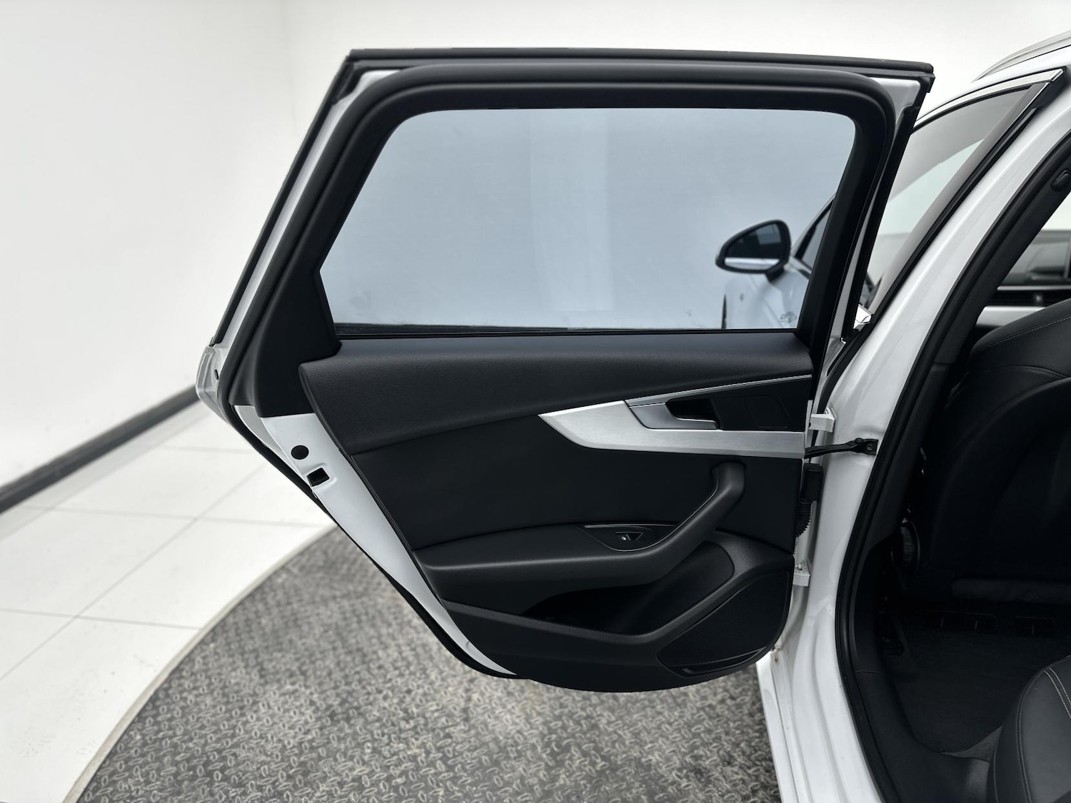 Used Audi A4 2017 for sale - 76933413: Photo 34