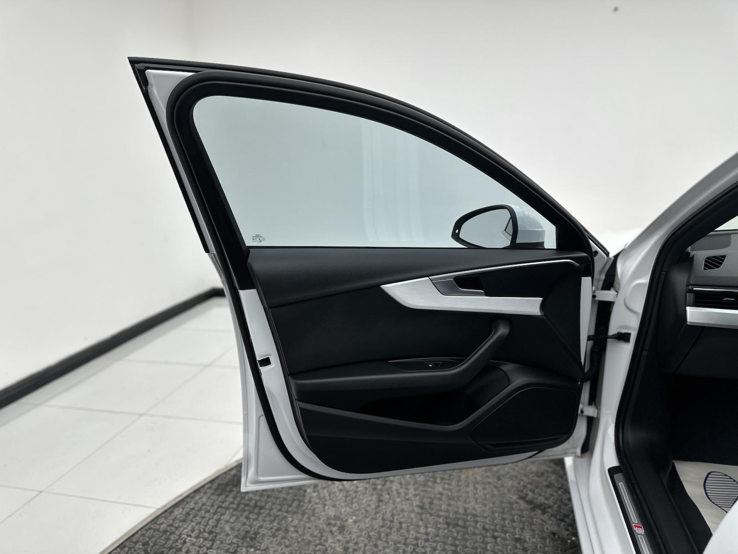 Used Audi A4 2017 for sale - 76933413: Photo 38