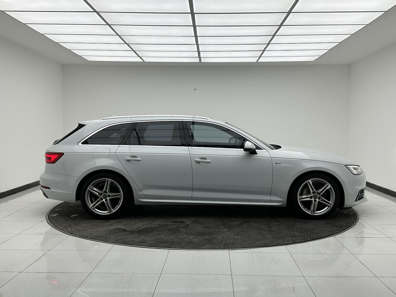 Used Audi A4 2017 for sale - 76933413: Photo 9