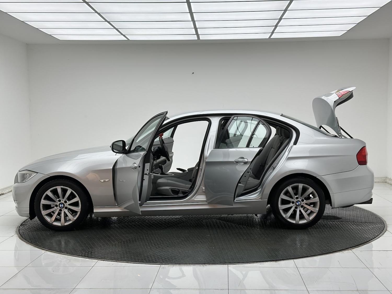 Used BMW 3 Series 2009 for sale - 76864290: Photo 13