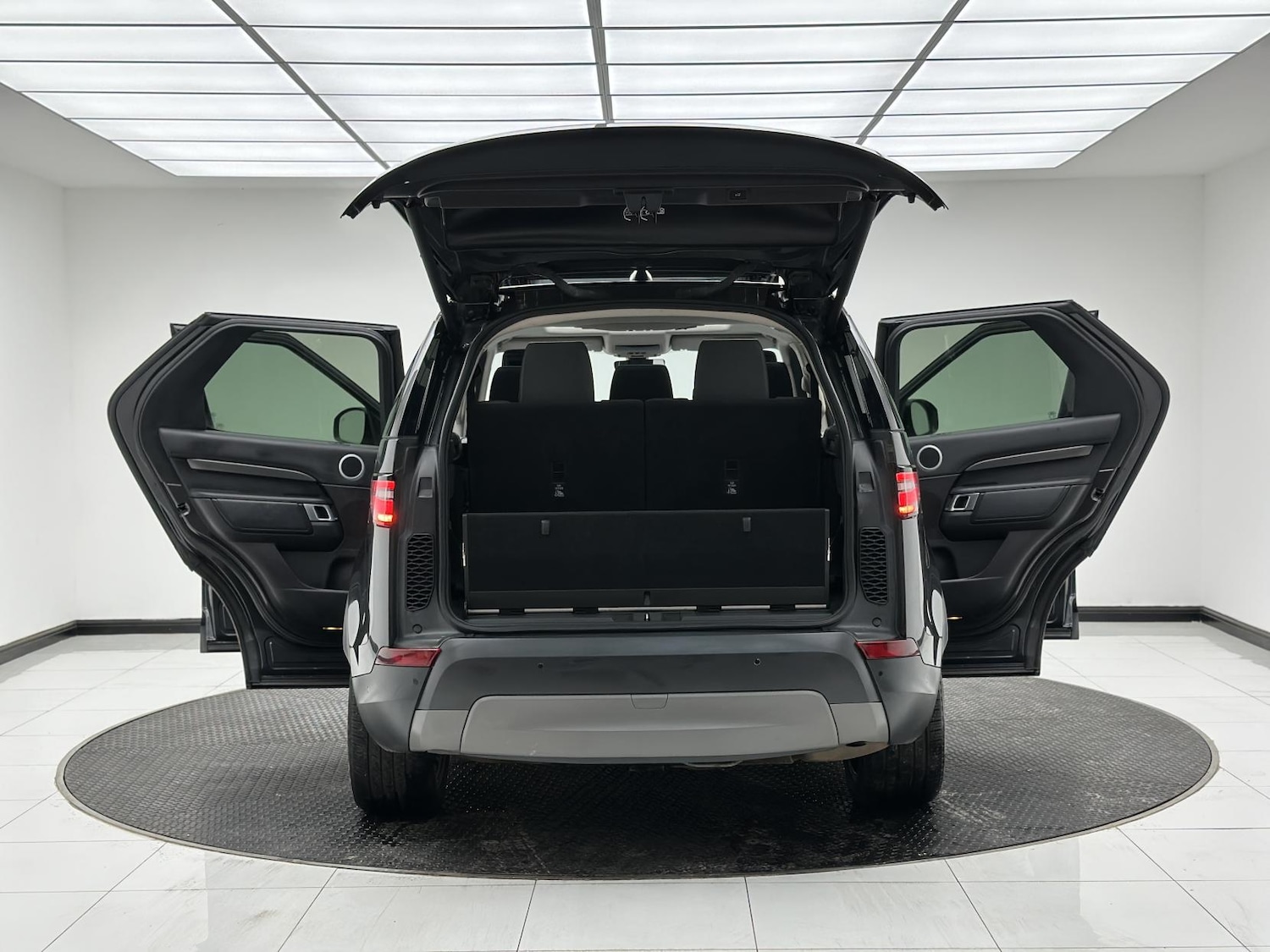 Used Land Rover Discovery 2018 for sale - 77052304: Photo 13