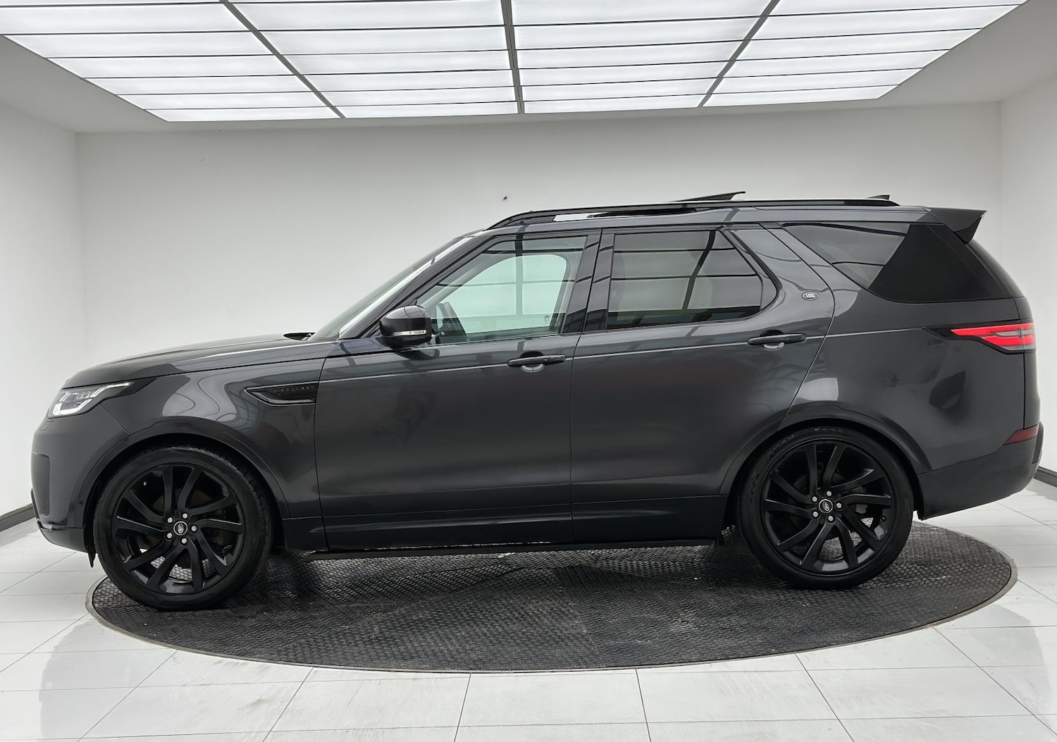 Used Land Rover Discovery 2018 for sale - 77052304: Photo 4