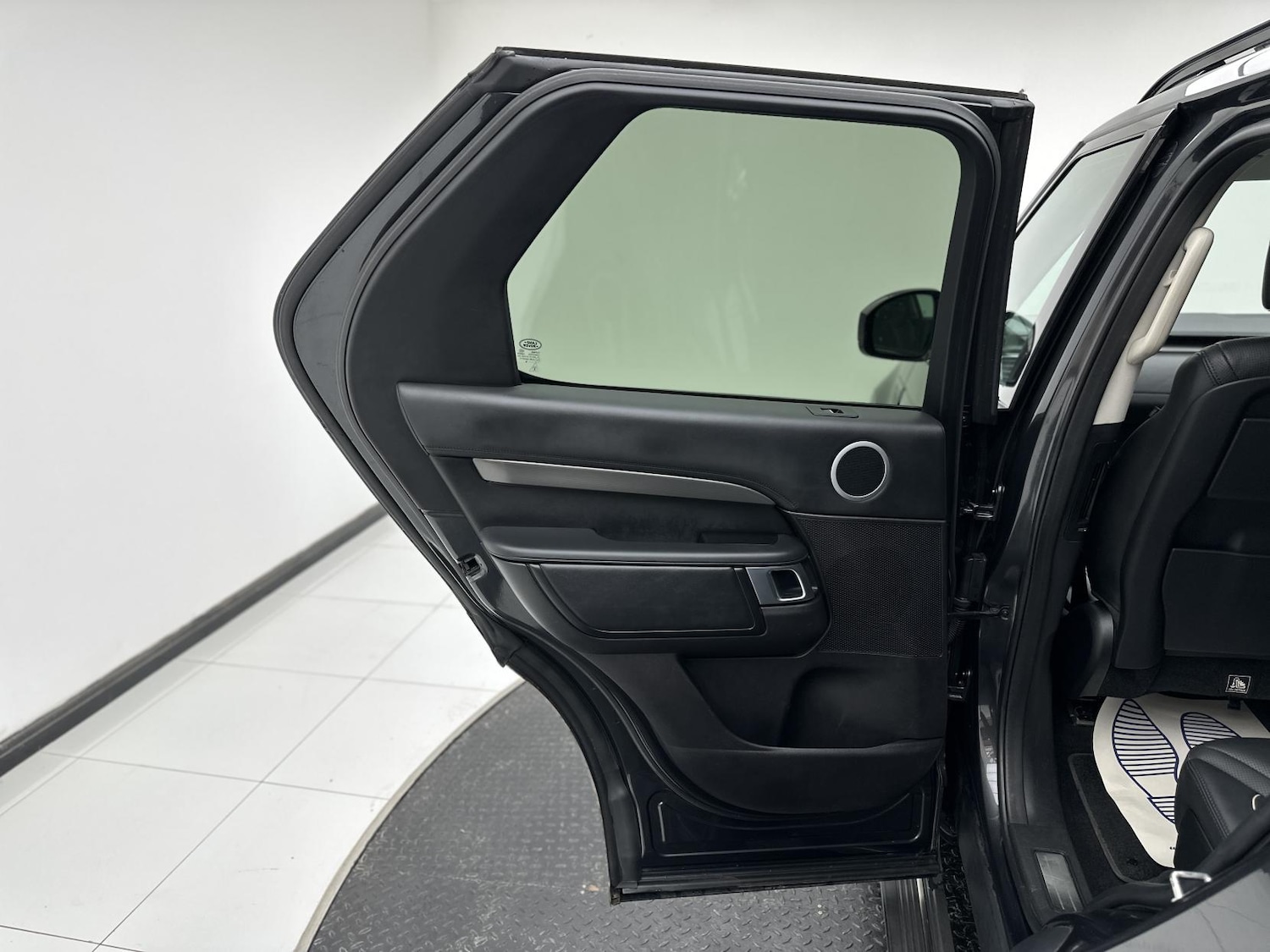 Used Land Rover Discovery 2018 for sale - 77052304: Photo 41