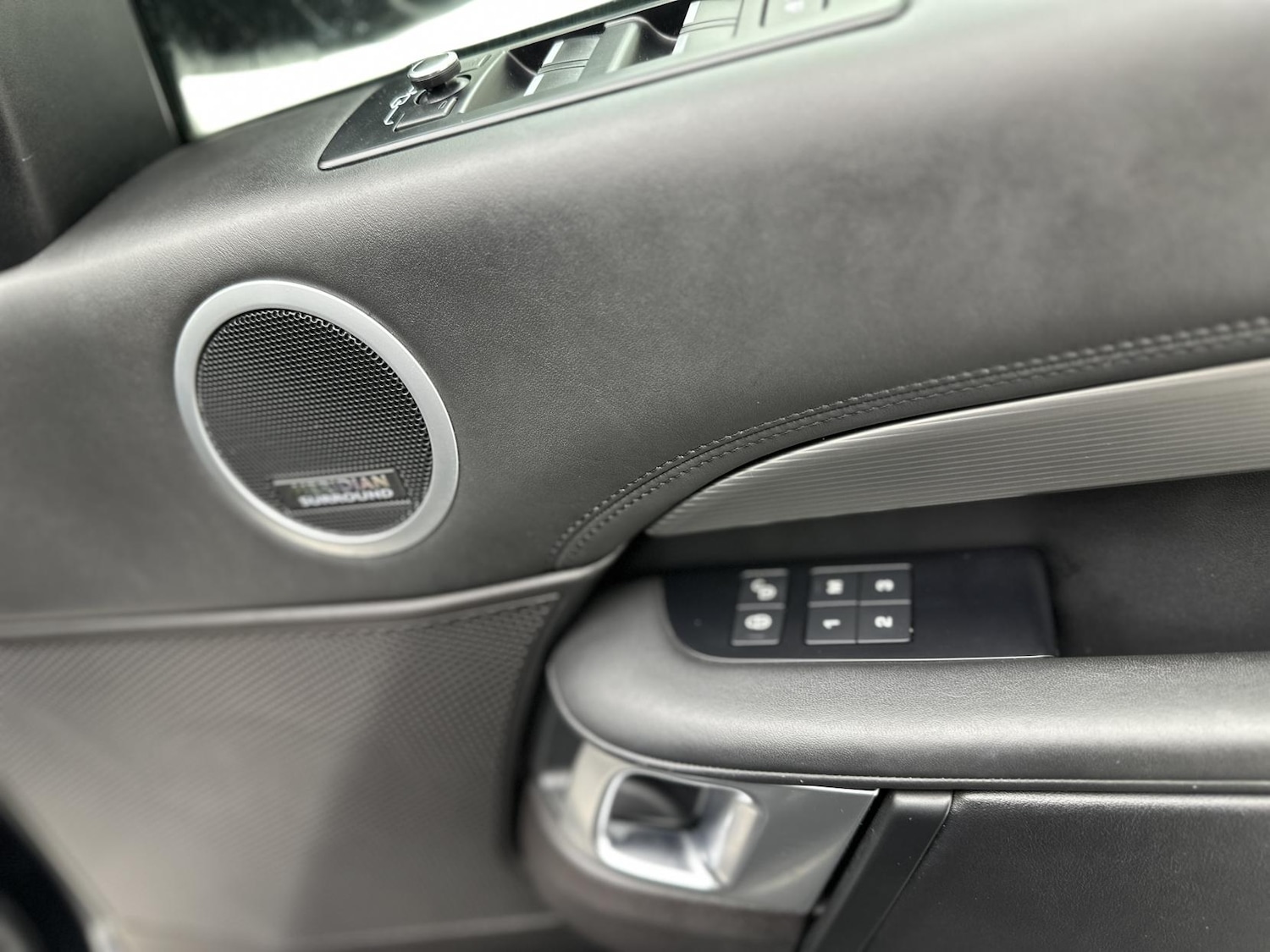 Used Land Rover Discovery 2018 for sale - 77052304: Photo 51