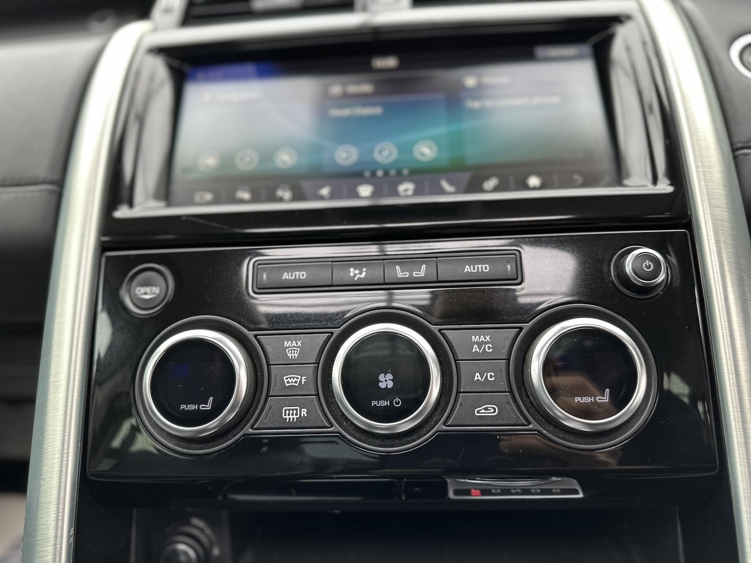 Used Land Rover Discovery 2018 for sale - 77052304: Photo 58