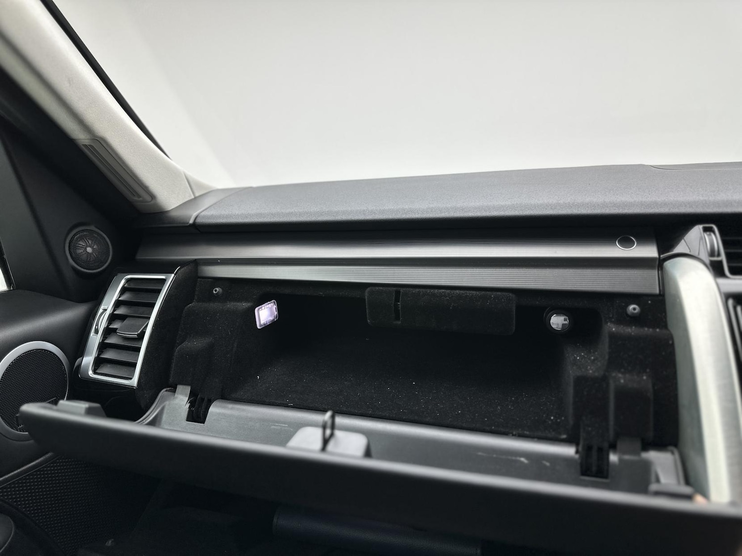 Used Land Rover Discovery 2018 for sale - 77052304: Photo 65