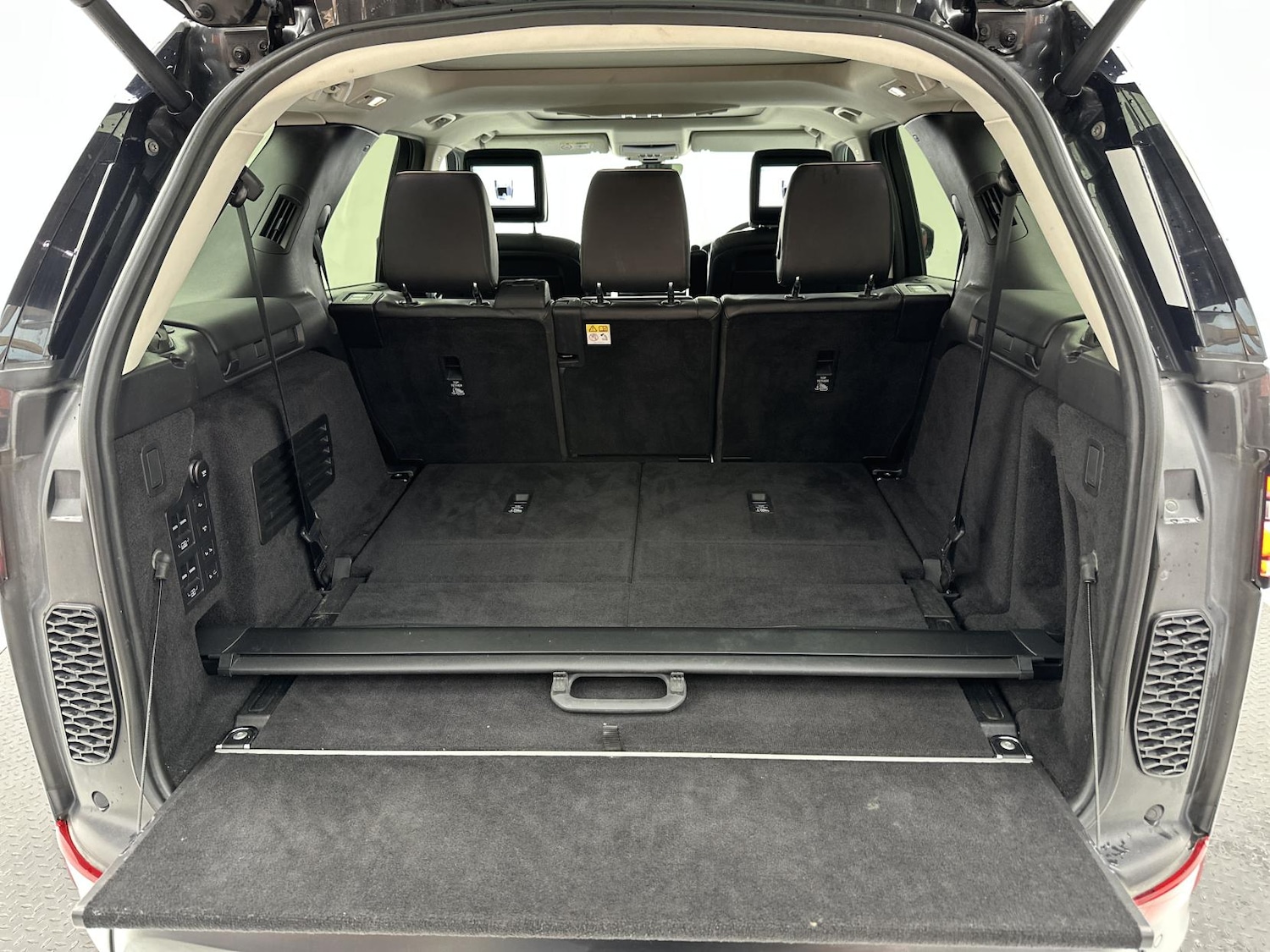 Used Land Rover Discovery 2018 for sale - 77052304: Photo 76