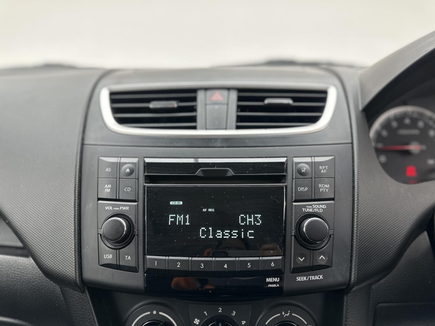 Used Suzuki Swift 2015 for sale - 77969068: Photo 30