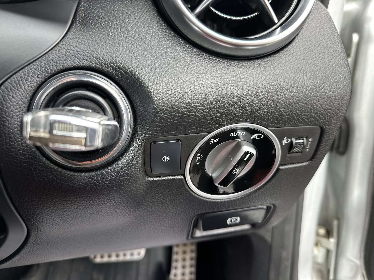 Used Mercedes-Benz SLK 2012 for sale - 77903511: Photo 28