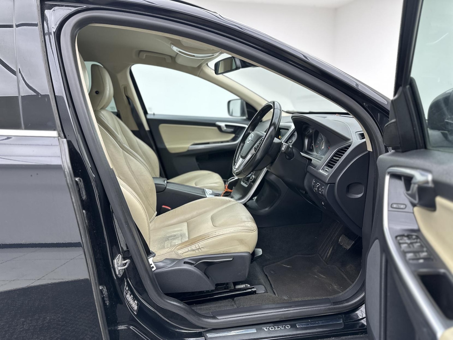 Used Volvo XC60 2014 for sale - 77063571: Photo 16