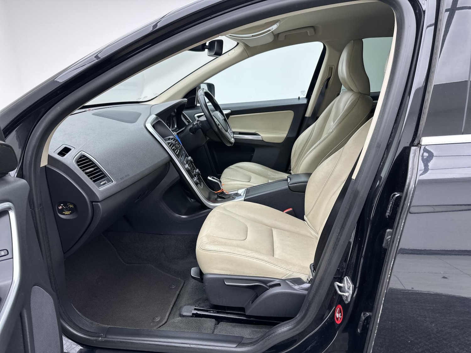 Used Volvo XC60 2014 for sale - 77063571: Photo 26