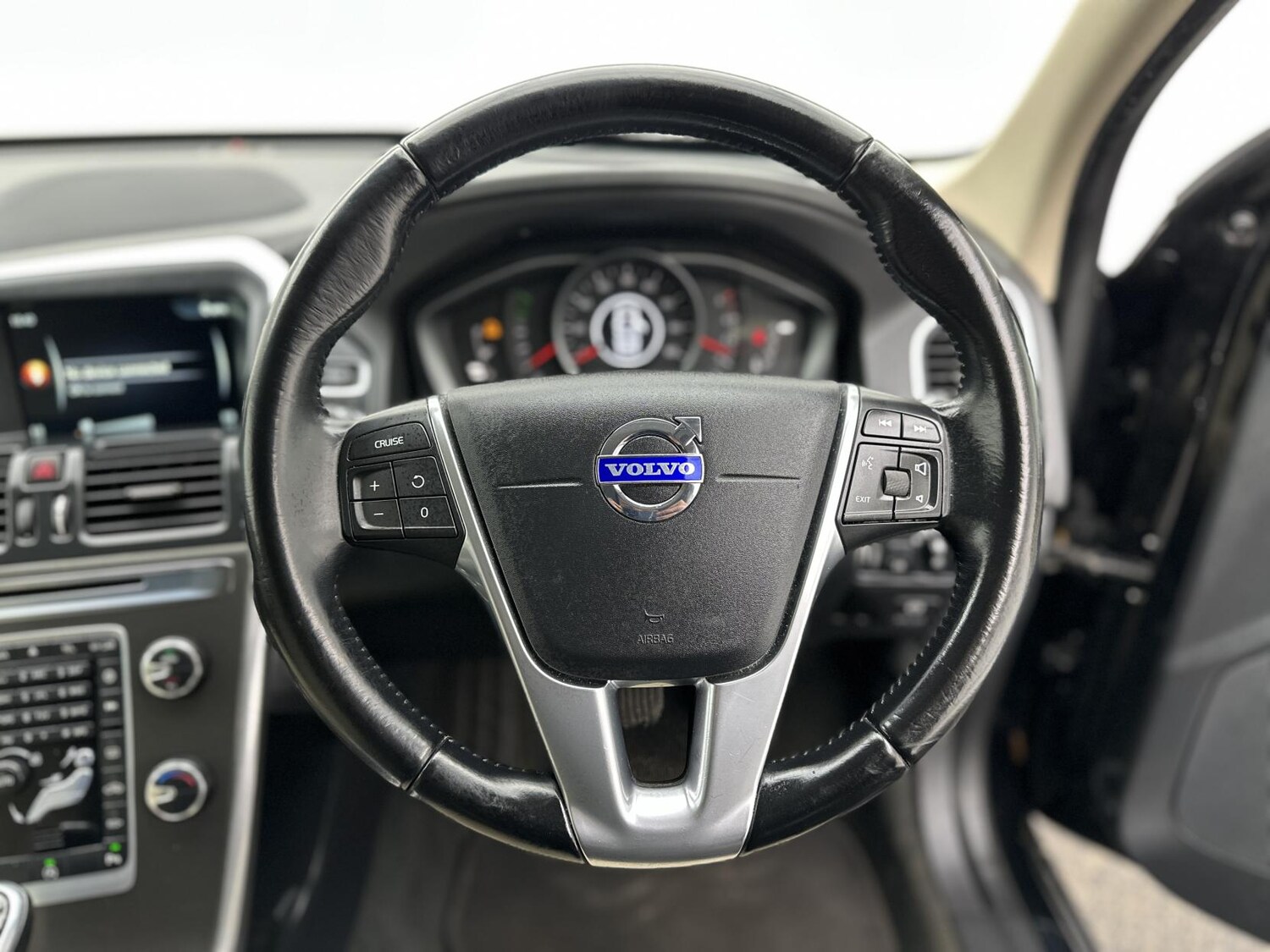 Used Volvo XC60 2014 for sale - 77063571: Photo 29