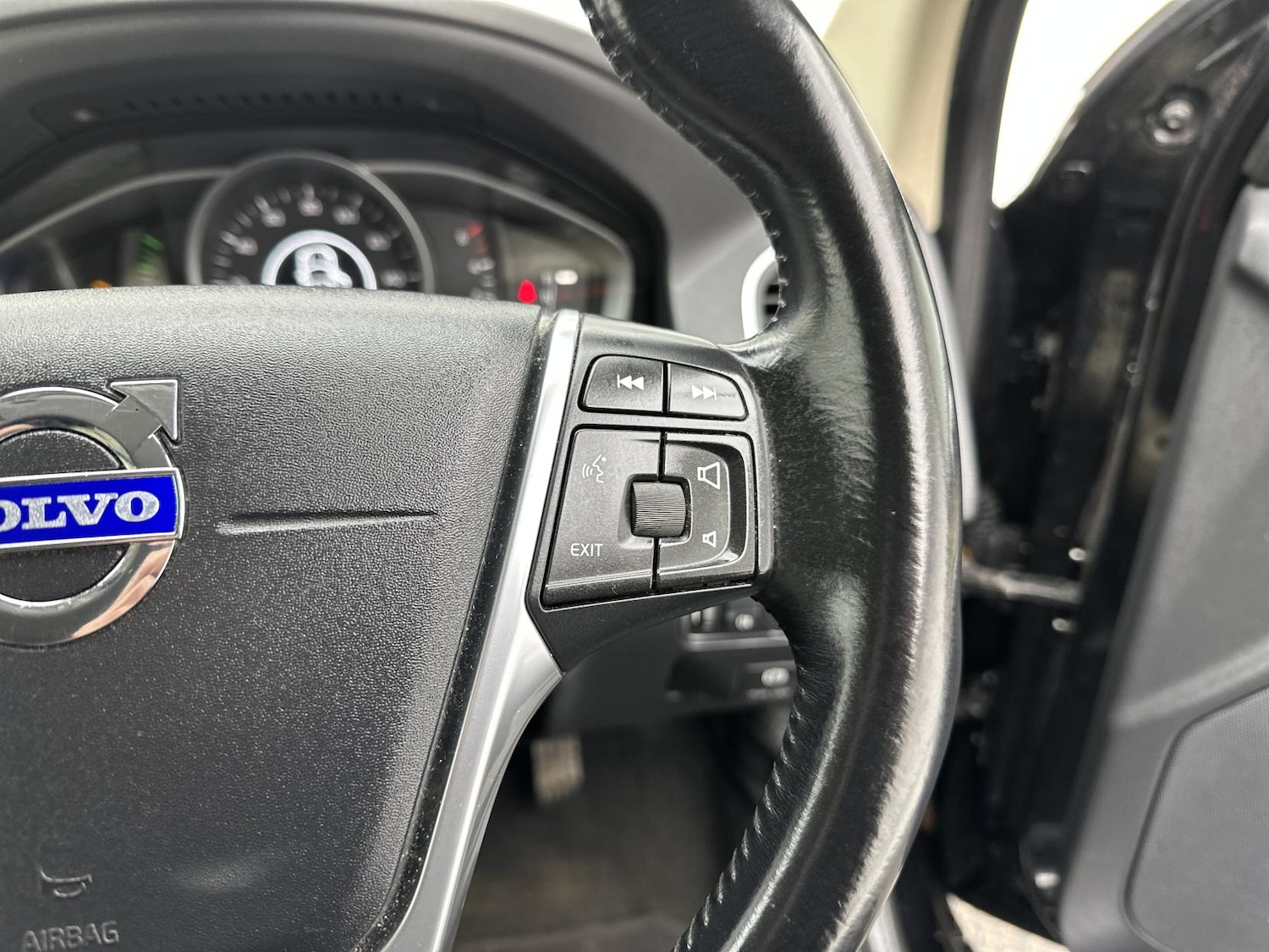 Used Volvo XC60 2014 for sale - 77063571: Photo 32