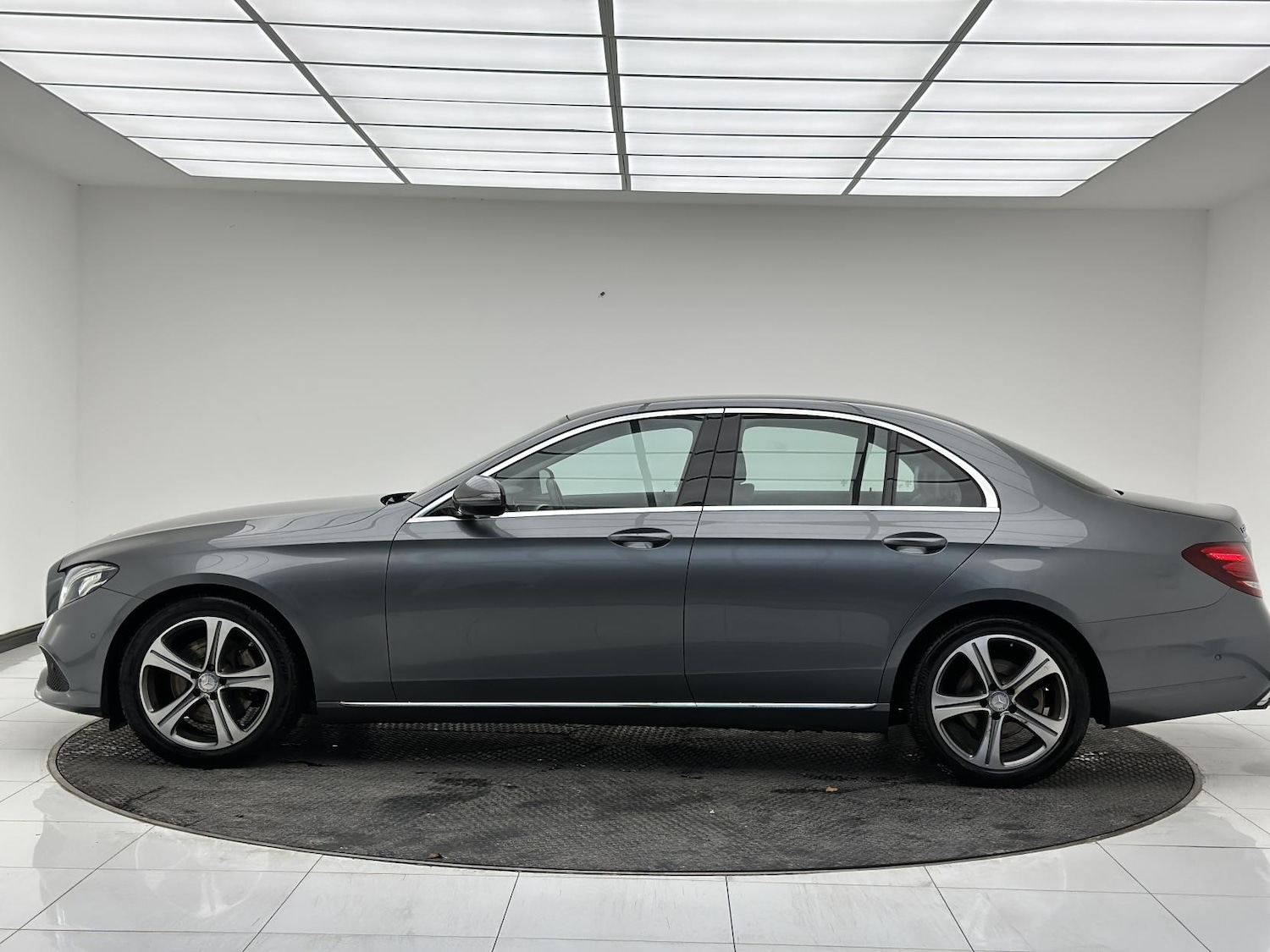 Used Mercedes-Benz E Class 2016 for sale - 76609302: Photo 3