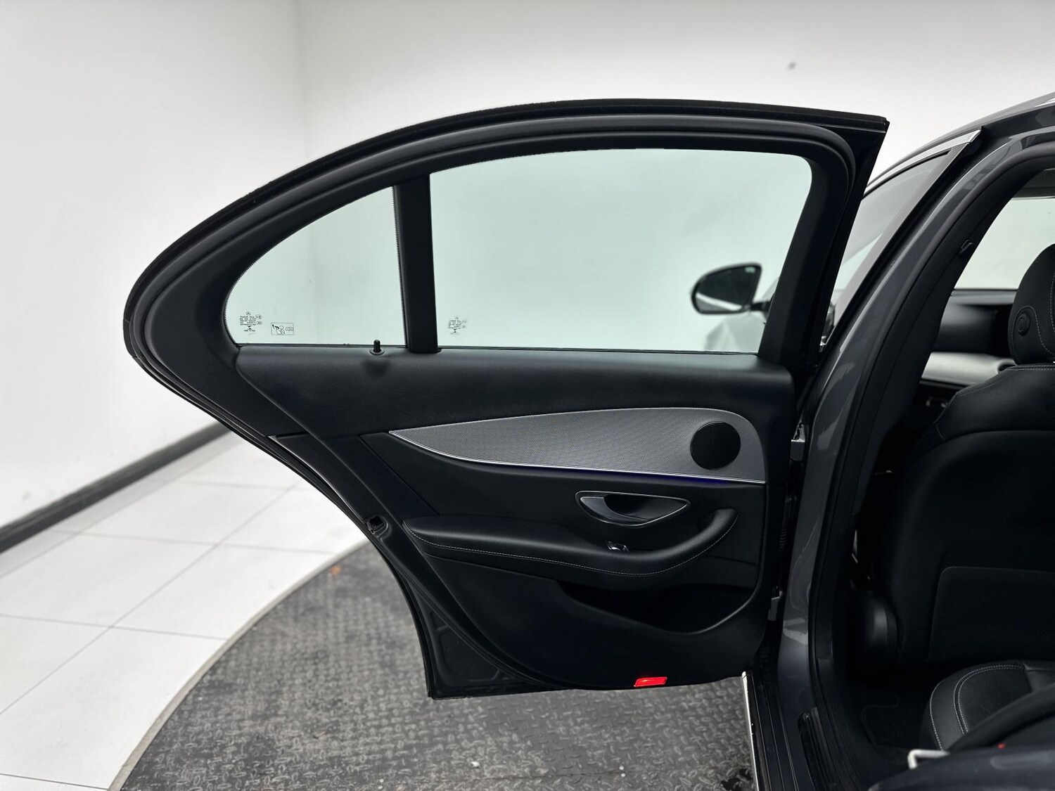 Used Mercedes-Benz E Class 2016 for sale - 76609302: Photo 34