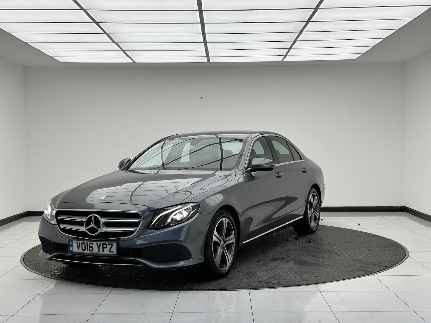 Used Mercedes-Benz E Class 2016 for sale - 76609302: Photo 4