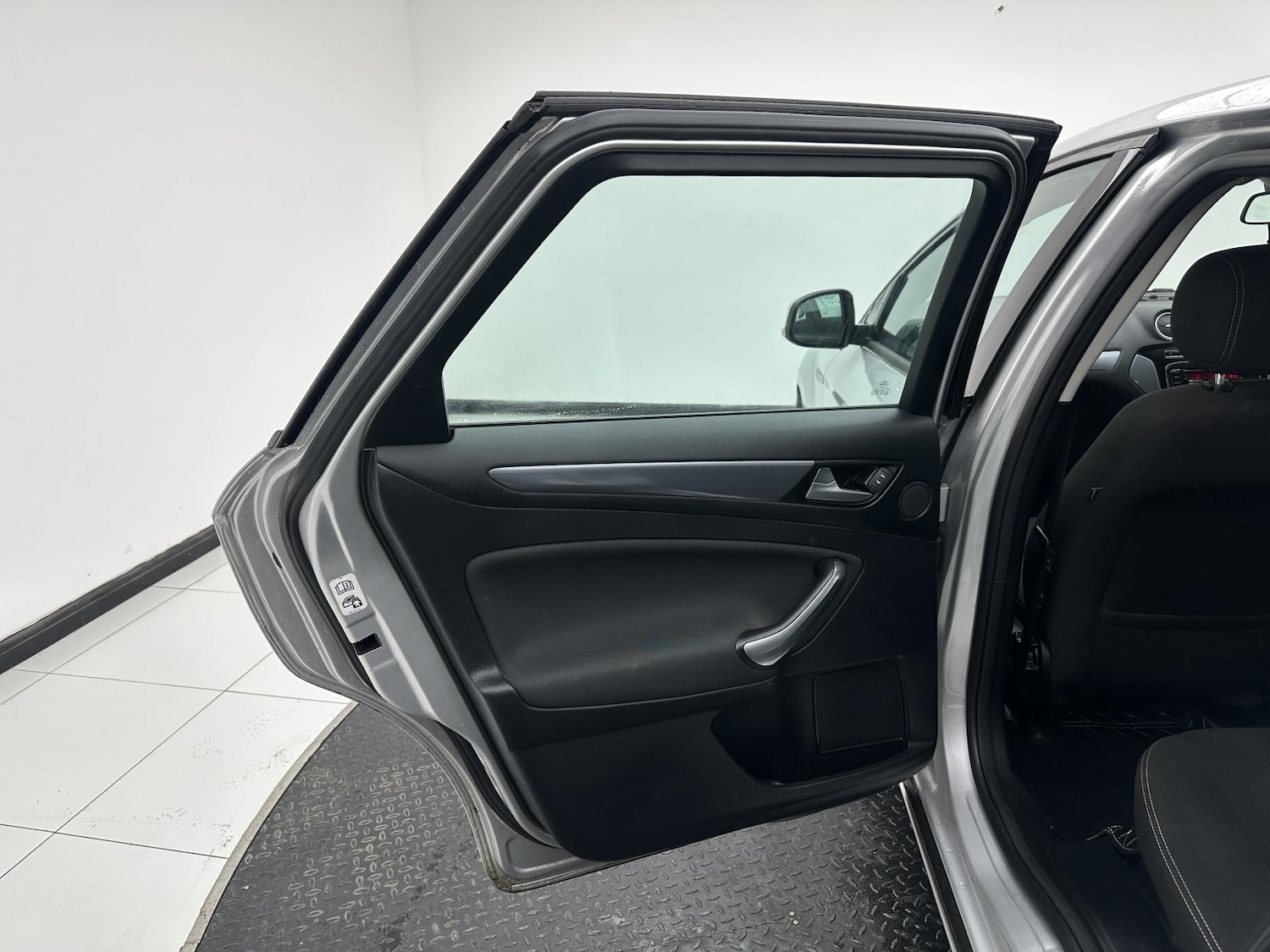 Used Ford Mondeo 2012 for sale - 76591703: Photo 25