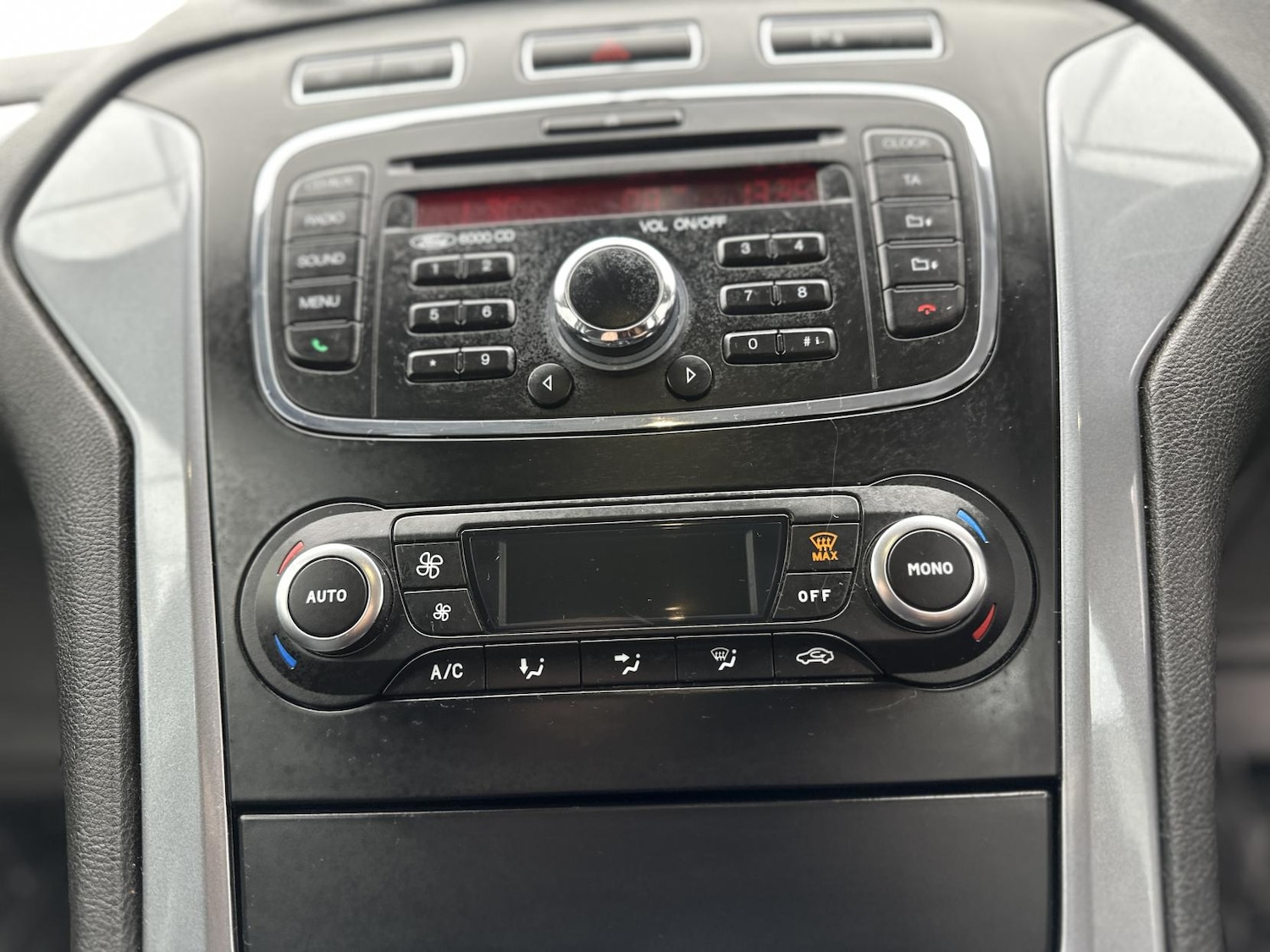 Used Ford Mondeo 2012 for sale - 76591703: Photo 42