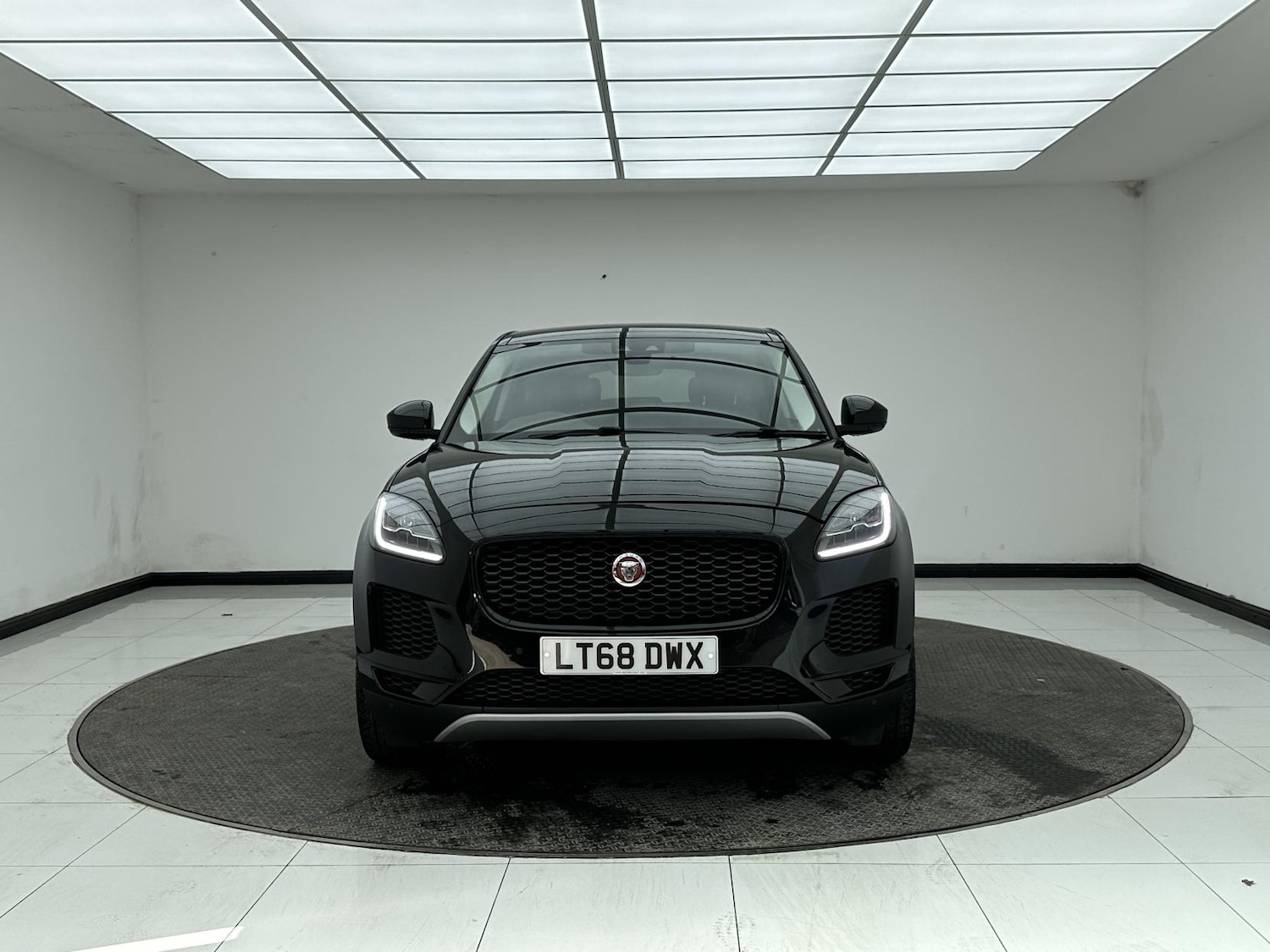 Used Jaguar E-Pace 2018 for sale - 78170032: Photo 2