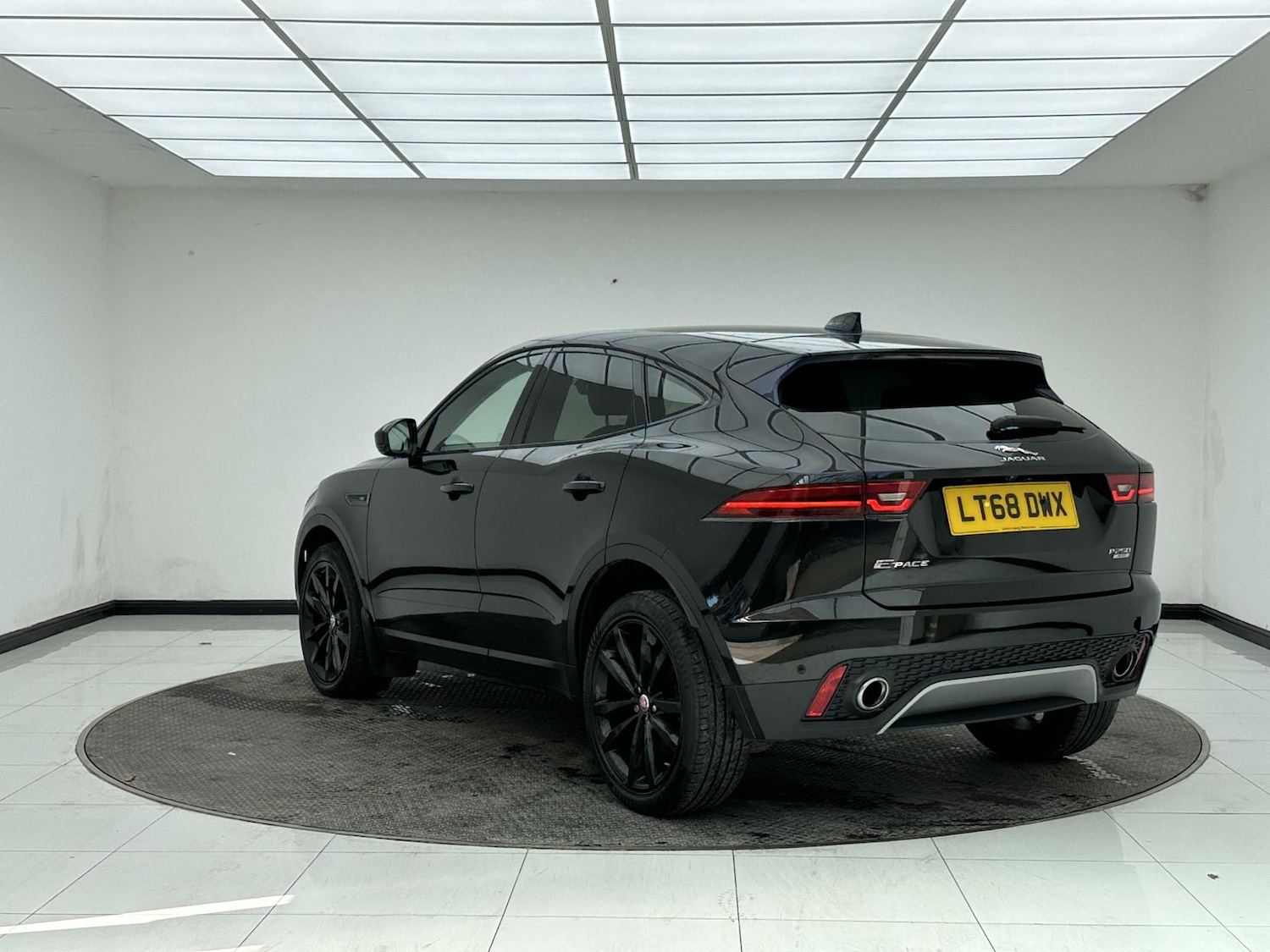 Used Jaguar E-Pace 2018 for sale - 78170032: Photo 4