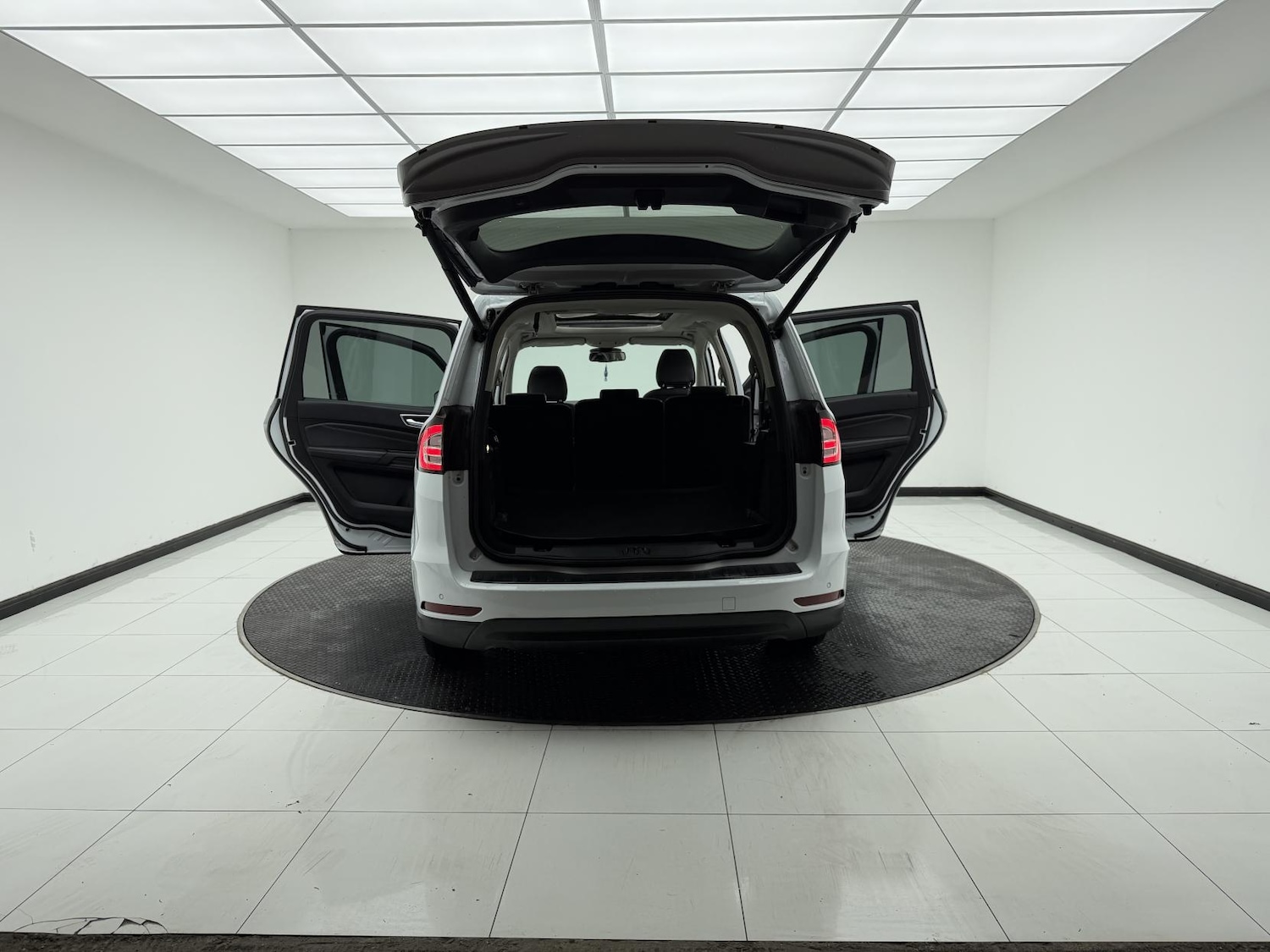 Used Ford Galaxy 2016 for sale - 76497781: Photo 47