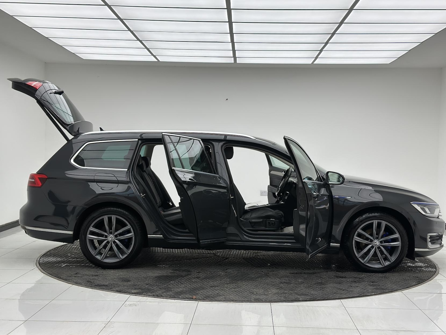 Used Volkswagen Passat 2017 for sale - 76714085: Photo 13