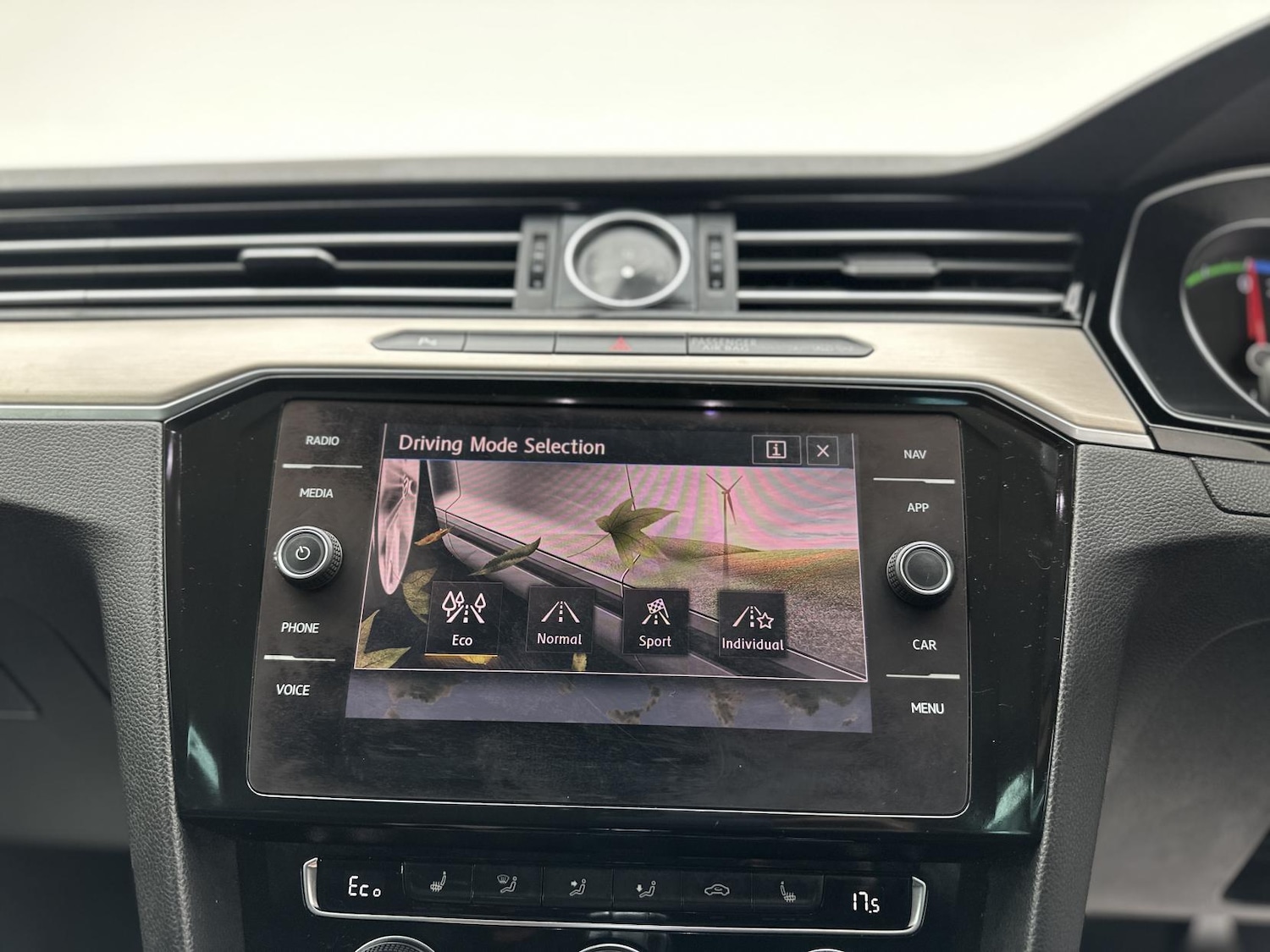 Used Volkswagen Passat 2017 for sale - 76714085: Photo 42