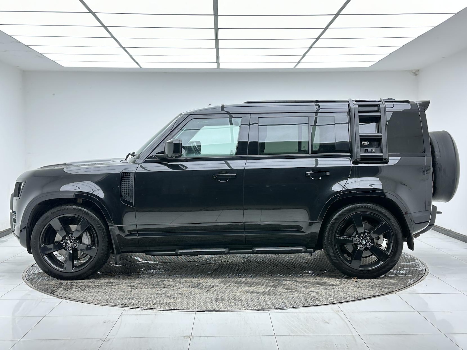 Used Land Rover Defender 2024 for sale - 77906975: Photo 10