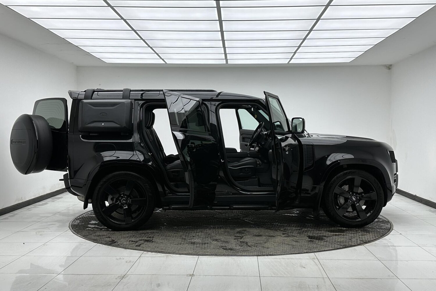 Used Land Rover Defender 2024 for sale - 77906975: Photo 11