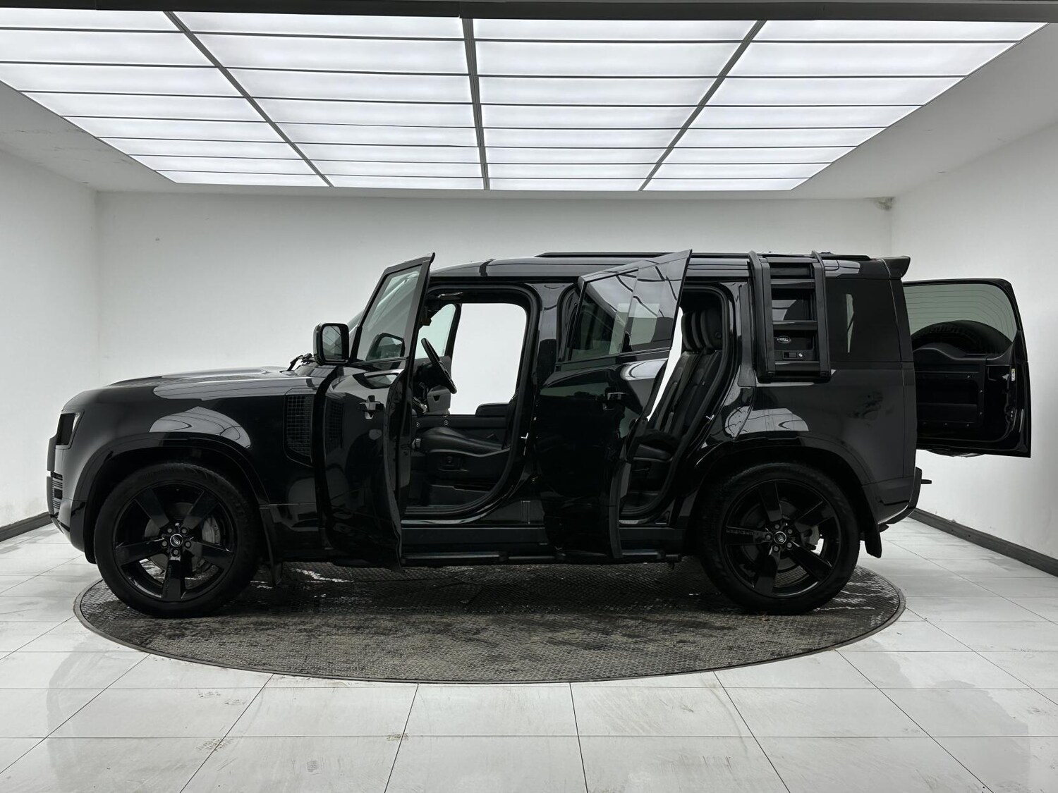 Used Land Rover Defender 2024 for sale - 77906975: Photo 12